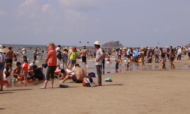 Các bãi biển nêm chặt người.