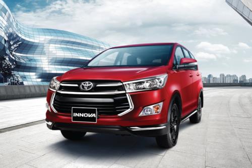 Trong tháng này, Toyota Việt Nam ưu đãi cho khách hàng mua xe Innova gói bảo hiểm thân vỏ một năm hoặc gói phụ kiện tương đương 15 triệu đồng. Ảnh: TMV 