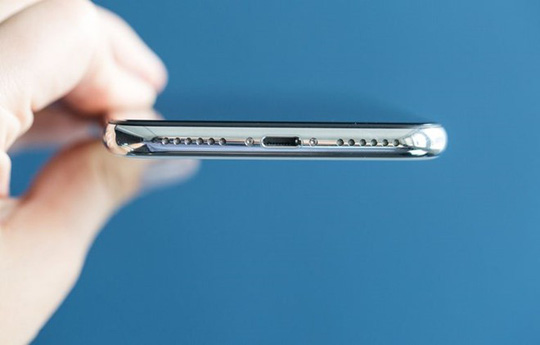Cổng Lightning của iPhone sẽ bị vô hiệu hóa trong một tuần nếu bị tiếp cận trái phép khi chưa mở khóa điện thoại.
