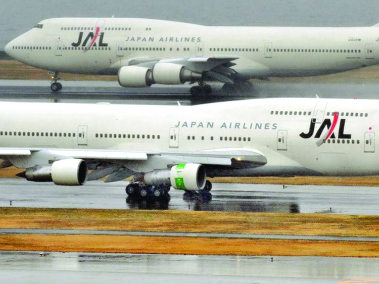 Máy bay Boeing 747-300 của JAL chuẩn bị cất cánh tại sân bay Haneda, Nhật Bản. JAL và ANA đã nhiều lần khiếu nại với chính phủ Nhật Bản và Việt Nam về việc sử dụng sân bay Haneda hay Narita cho các chuyến bay của hai hãng đến Tân Sơn Nhất. (Ảnh: AFP).