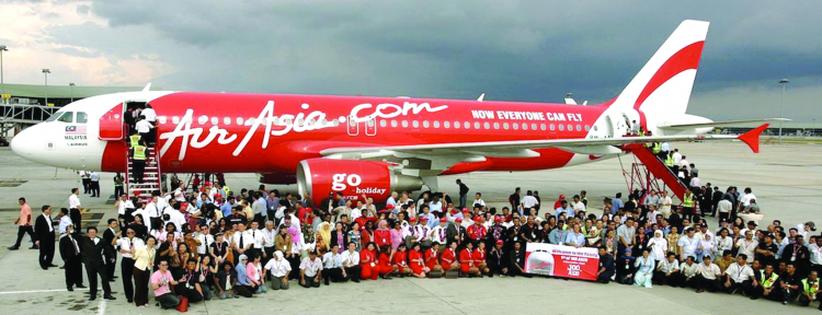 Các hãng con thuộc Tập đoàn AirAsia luôn có giá rẻ nhất trong khu vực và thế giới. (Ảnh: AirAsia).