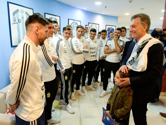 Tổng thống Argentina Mauricio Macri giao nhiệm vụ cho đội tuyển