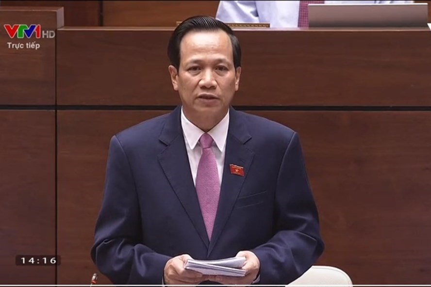 Bộ trưởng Bộ LĐTBXH Đào Ngọc Dung trả lời chất vấn tại Quốc hội. 