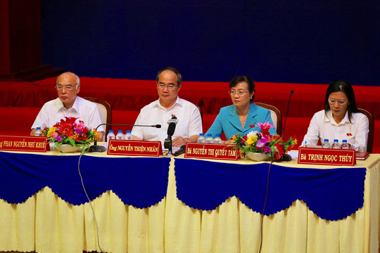 Bí thư Thành ủy TP HCM Nguyễn Thiện Nhân cùng các đại biểu Quốc hội TP HCM tiếp xúc cử tri quận 2