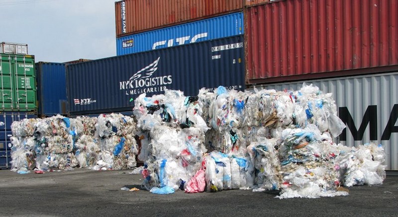 Chi phí xử lý rác ngoại nhập rất lớn, tồn đọng ở cảng gây cản trở hoạt động của các doanh nghiệp khác.