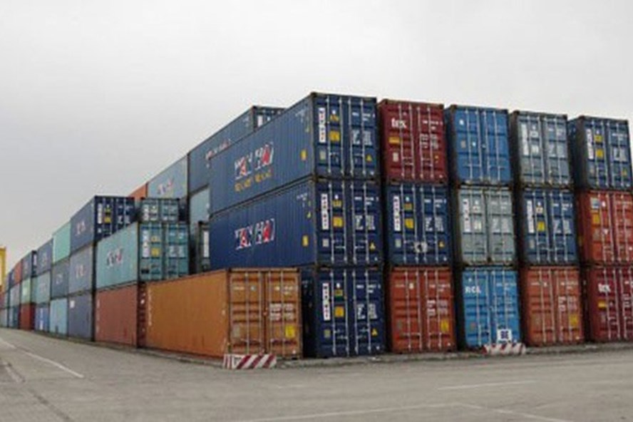  Hàng nghìn container tồn tại các cảng biển. Ảnh VTV 
