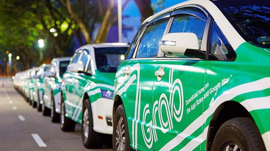 GrabCar đang cạnh tranh quyết liệt với taxi truyền thống - Ảnh: Zing
