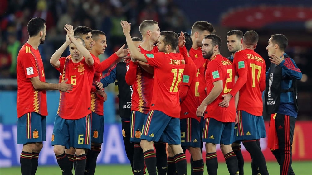 Tây Ban Nha sẽ gặp chủ nhà Nga ở vòng knock-out.
