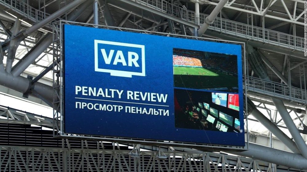 VAR cho phép trọng tài và có thể cả những thế lực vô hình can thiệp trực tiếp vào trận đấu ở World Cup 2018.