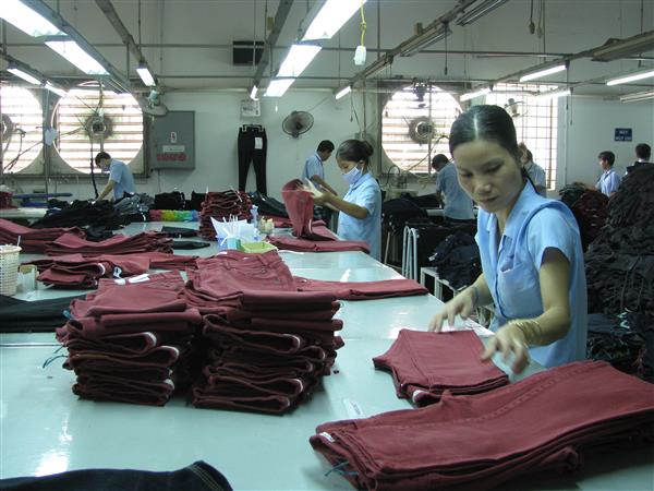  Sản xuất hàng dệt may XK tại Công ty May Sài Gòn 3. Ảnh: Nguyễn Huế 