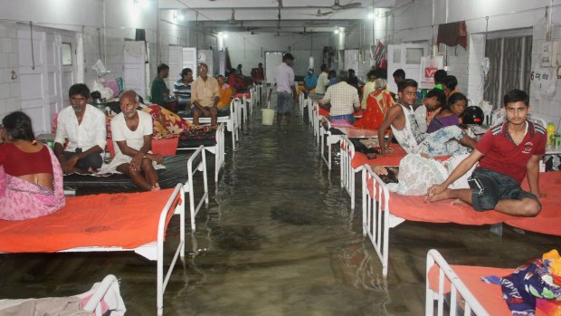 Các nhà chức trách tuyên bố họ bất lực trước tình trạng ngập lụt tại bệnh viện khi mưa lớn diễn ra. Đây không phải là lần đầu tiên bệnh viện bị ngập mà tình trạng này đã xảy ra nhiều năm