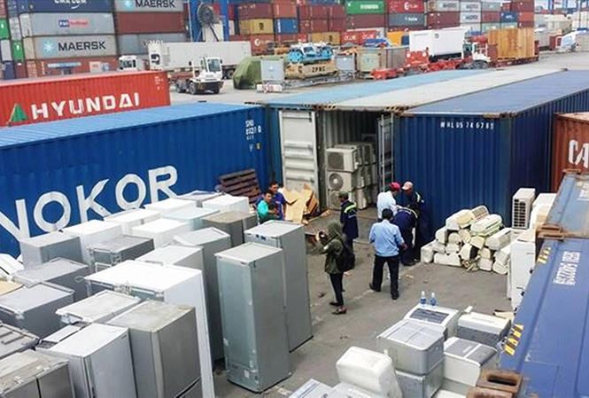 Hàng nghìn container phế liệu tồn đọng tại cảng Cát Lái, TPHCM. Ảnh: N.B.