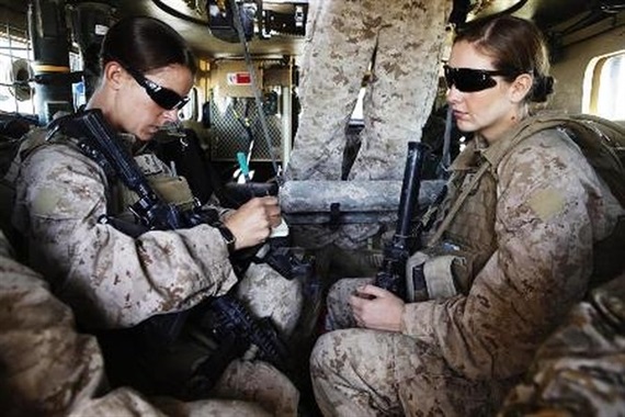  Những nữ binh sĩ của lực lượng lính thuỷ đánh bộ Mỹ