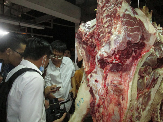 Thói quen chuộng thịt nóng của người Việt khiến việc kiểm soát an toàn thực phẩm gặp khó
