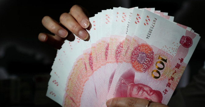 Nhu cầu sử dụng tờ tiền nhân dân tệ đang ngày càng giảm, nhưng các xưởng sản xuất tiền tệ ở Trung Quốc vẫn bận rộn với nhiều đơn đặt hàng từ nước ngoài. Ảnh: Bloomberg.