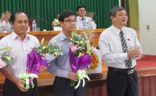 Ông Lê Thanh Tân - Phó Chủ tịch UBND huyện Đức Phổ (đầu tiên bên trái). Ảnh: Cổng thông tin điện tử Đức Phổ.