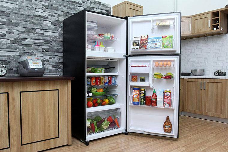 Nhiệt độ trong tủ lạnh cần được điểu chỉnh về mức thích hợp vừa đảm bảo việc làm lạnh lại tiết kiệm điện năng. Ảnh minh họa