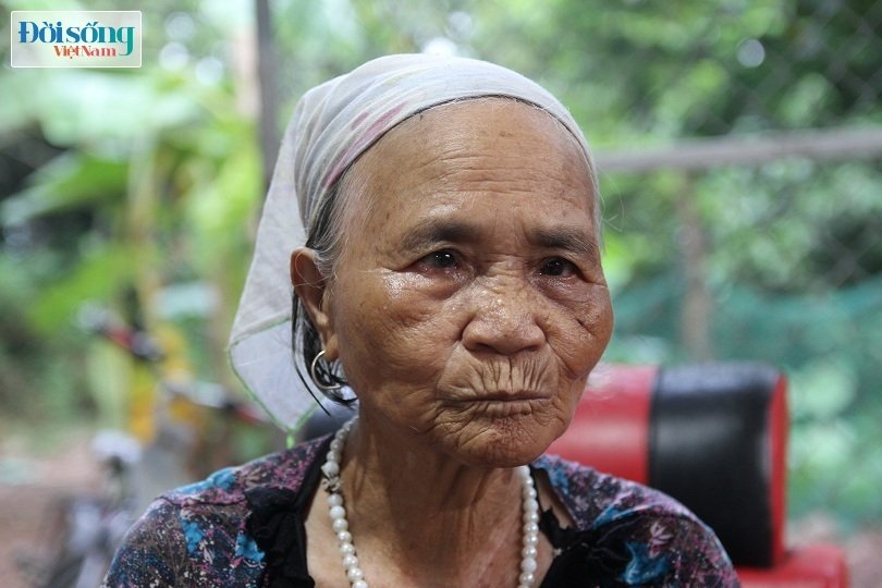 Cụ Nguyễn Thị Tự đã khóc khi chia sẻ với PV về việc người con trai trở về