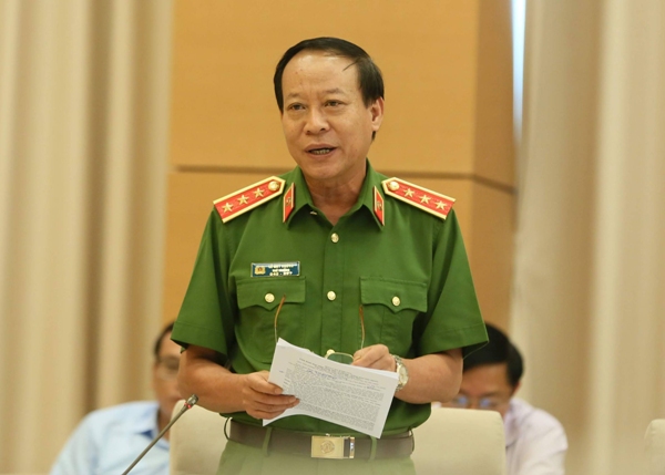 Thượng tướng Lê Quý Vương, Thứ trưởng Bộ Công an giải trình tại phiên họp. Ảnh: Ngọc Thắng