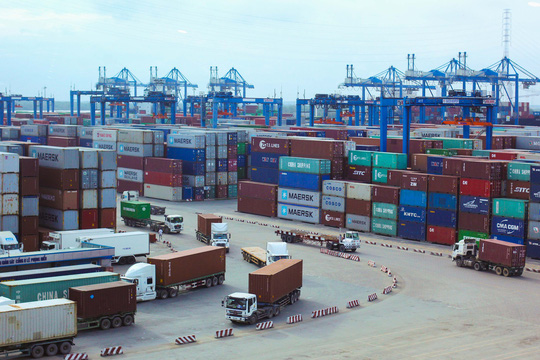 Hàng hóa xnk tại cảng Cát Lái - ảnh Hoàng Triều