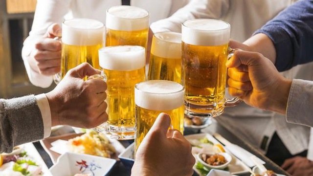 Việt Nam thuộc nhóm quốc gia có tỷ lệ nam giới uống rượu, bia cao.