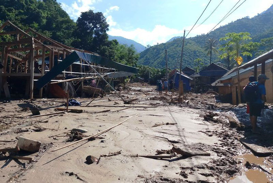Cảnh nhà cửa tan hoang sau mưa lũ của người dân huyện Mường Lát (Thanh Hóa)