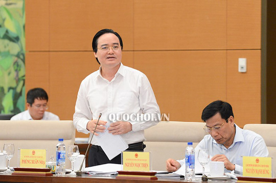 Bộ trưởng Phùng Xuân Nhạ cho biết cơ quan soạn thảo đã tính toán đến vấn đề ngân sách khi đưa các chính sách mới vào dự án luật - Ảnh: Quochoi.vn