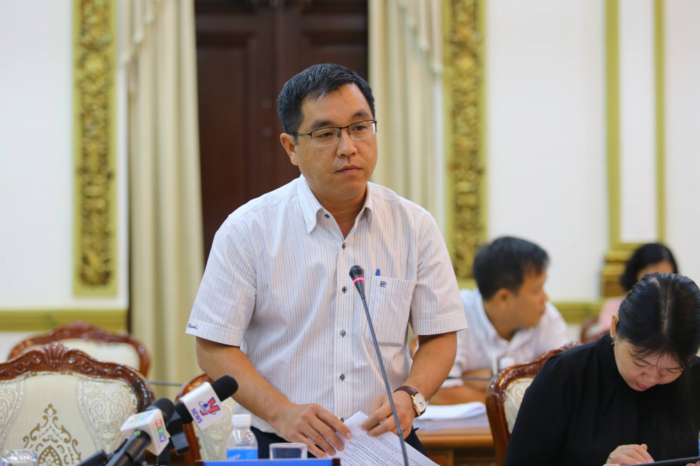      Ông Huỳnh Thanh Khiết – Phó chủ tịch UBND quận 2 thông tin về 4,3 ha đất người dân khiếu kiện.   