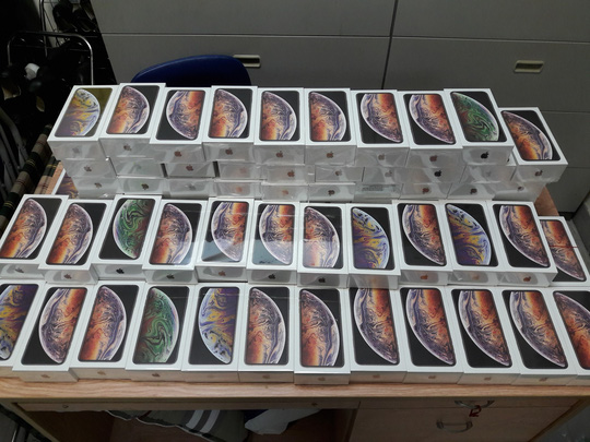 Lô hàng hơn 250 cái iPhone dòng mới nhất vừa bị bắt giữ