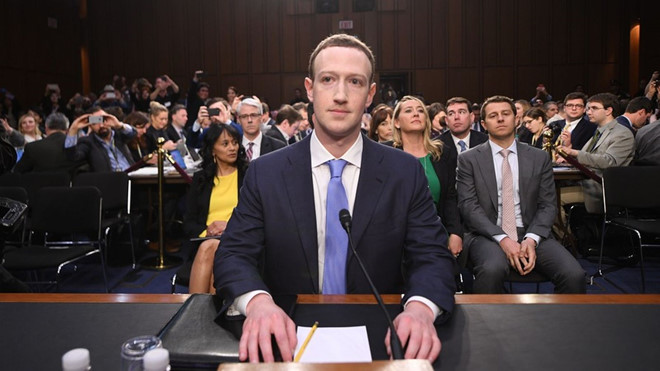 Facebook đã đi quãng đường dài từ lúc Mark Zuckerberg tạo ra nó từ thuở sinh viên đến khi xuất hiện tại phiên điều trần. Ảnh: CBS Wire.