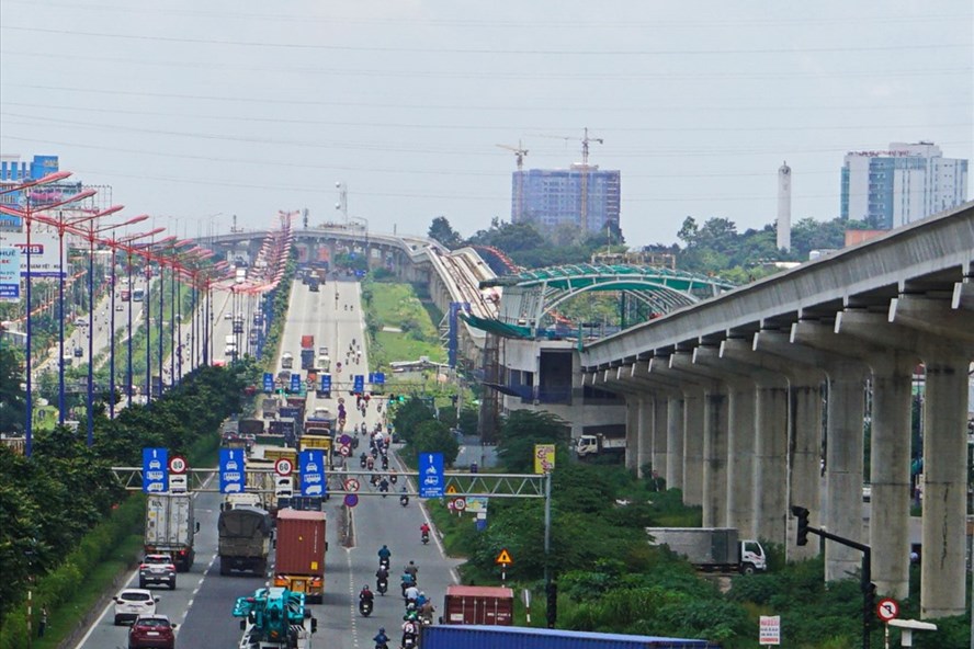  UBND TPHCM đã tạm ứng ngân sách gần 3.300 tỉ đồng để thanh toán cho nhà thầu thi công tuyến metro số 1. Ảnh: M.Q 