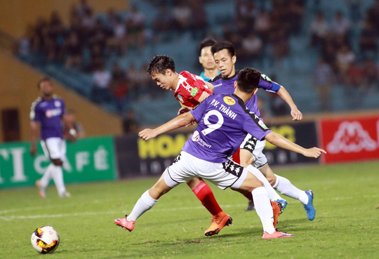 Hà Nội FC mạnh nhất V-League và cung cấp nhiều tuyển thủ nhất cho đội tuyển Việt Nam nhưng số lượng CĐV theo dõi, ủng hộ vẫn còn thấp so với HAGL - Ảnh: Hải Anh