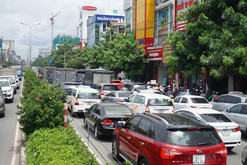 Đường Cộng Hòa - một trong những tuyến thuộc khu vực phía Nam sân bay Tân Sơn Nhất đang quá tải