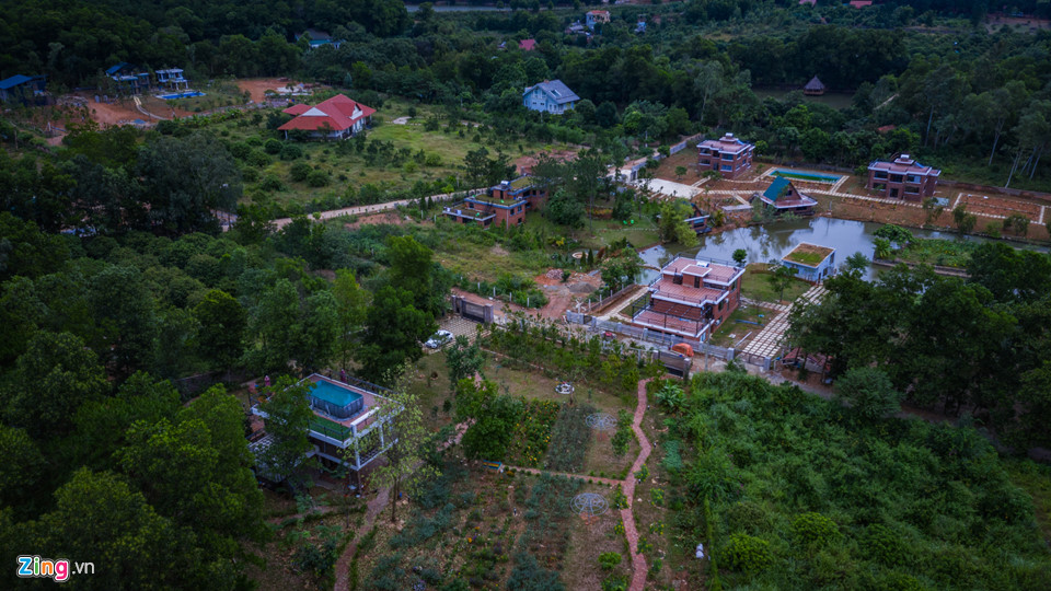 Ông Nguyễn Đức Tâm (Phó chủ tịch UBND xã Minh Phú, Sóc Sơn, Hà Nội) cho rằng những công trình xây dựng trên khuôn viên của Thiên Phú Lâm không phải là công trình kiến cố mà chỉ là nhà tạm. 