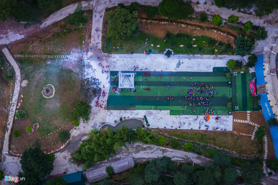 Chiều 16/10, trong khuôn viên của khu sinh thái Thiên Phú Lâm vẫn tổ chức hoạt động vui chơi giải trí với sự tham gia của hàng trăm em nhỏ của một trường tiểu học ở Hà Nội.