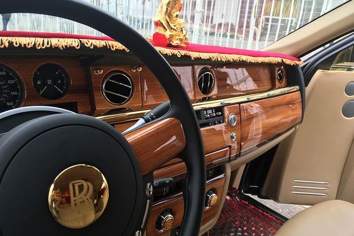 Nội thất đầy sang chảnh của chiếc xe siêu sang Rolls-Royce Phantom.  