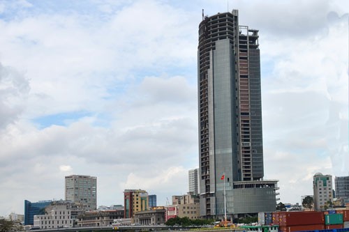 Khu phức hợp Saigon One Tower ở trung tâm quận 1, TP HCM hơn 1 năm qua vẫn chưa bán được vì giá bán quá cao Ảnh: TẤN THẠNH