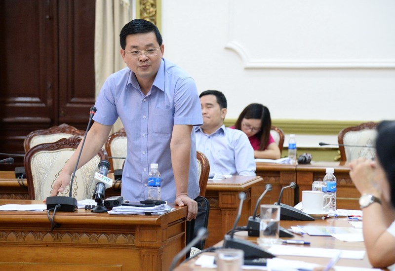 Ông Nguyễn Toàn Thắng, Giám đốc Sở TNMT báo cáo tại cuộc họp. 