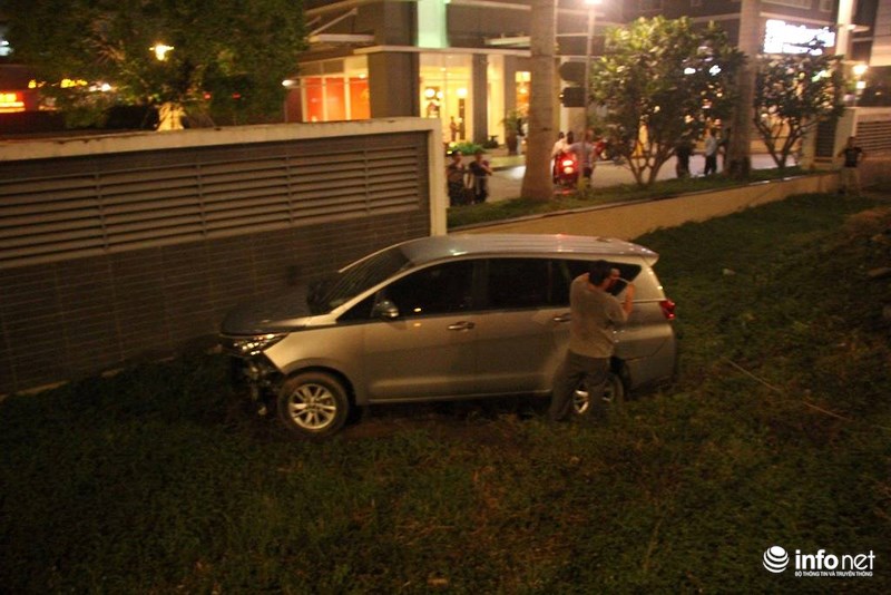 Chiếc xe ô tô 7 chỗ gây tai nạn.