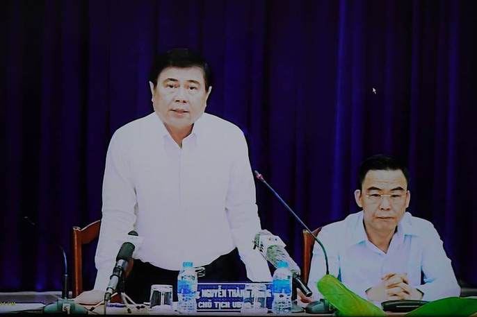 Ông Nguyễn Thành Phong trao đổi ý kiến với người dân tại buổi làm việc