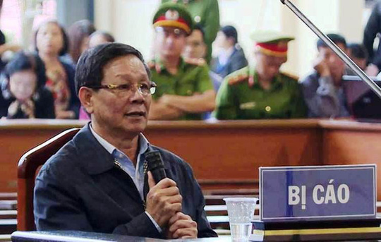 Ông Phan Văn Vĩnh trả lời HĐXX trong phần xét hỏi    