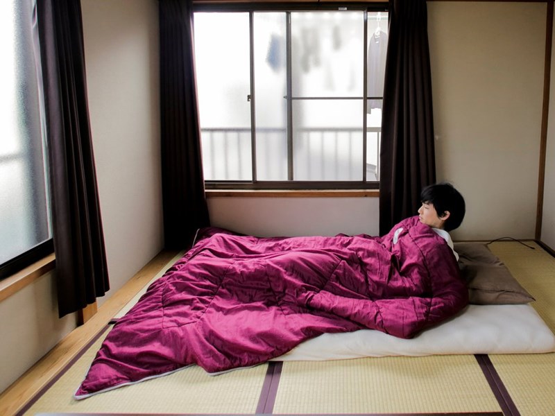 Ở Nhật, thay vì dùng giường phần lớn người ta dùng đệm để có thể cất gọn sau khi ngủ dậy