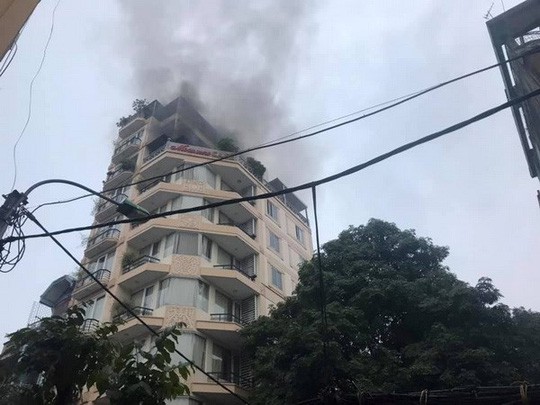 Đám cháy xuất phát từ tầng 9 khách sạn - Ảnh: Facebook    