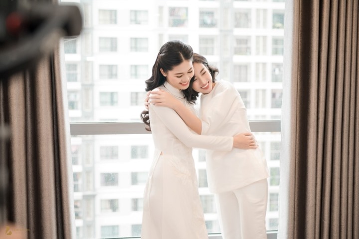 Bạn thân của Thanh Tú - Hoa hậu Đỗ Mỹ Linh cũng có mặt. Được biết, Mỹ Linh cũng là phù dâu trong đám cưới của Thanh Tú sắp tới.  Ảnh: LLC.  