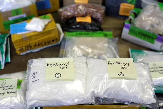 Các gói fentanyl bị thu giữ tại sân bay Chicago – Mỹ. Ảnh: Reuters