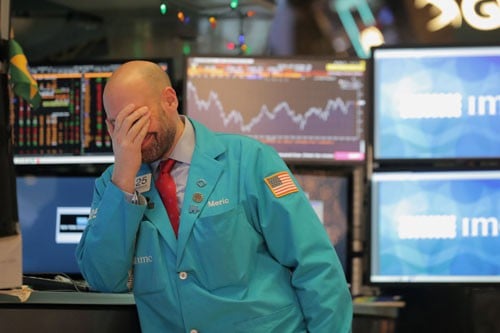 Nhà đầu tư Mỹ thất vọng vì giá cổ phiếu giảm mạnh hôm 4/12. Ảnh: REUTERS