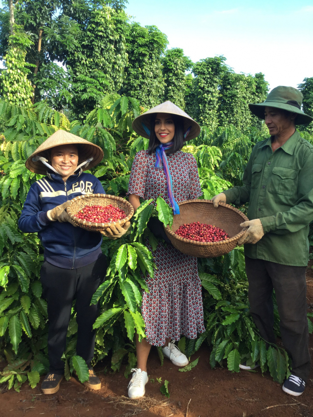 Công ty Nestlé Việt Nam vừa tổ chức chuyến đi dành cho các phóng viên quốc tế đến thăm mô hình canh tác cà phê bền vững Nescafé Plan cũng như tìm hiểu hoạt động gắn kết với nông dân