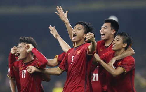 Đội tuyển Việt Nam đang cần sự tập trung cao nhất để chuẩn bị thật tốt cho trận chung kết lượt về với Malaysia. Ảnh: Đức Anh
