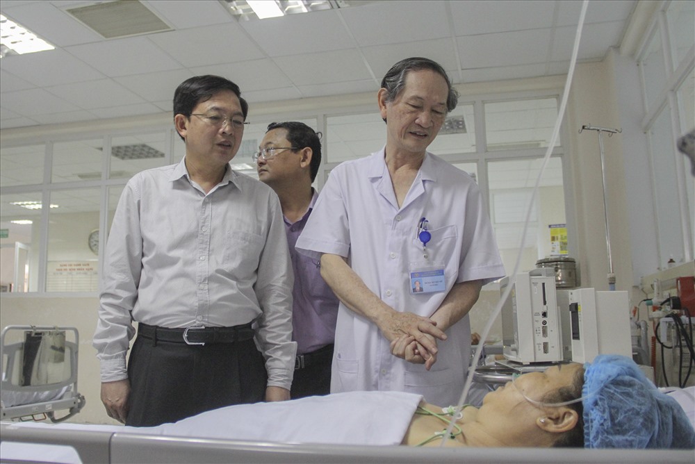 Chủ tịch UBND tỉnh Bình Định Hồ Quốc Dũng đã đến thăm hỏi, động viên các nạn nhân trong vụ tai nạn.