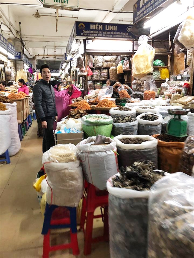 Nhiều mặt hàng tết tại chợ Đồng Xuân có đủ... 